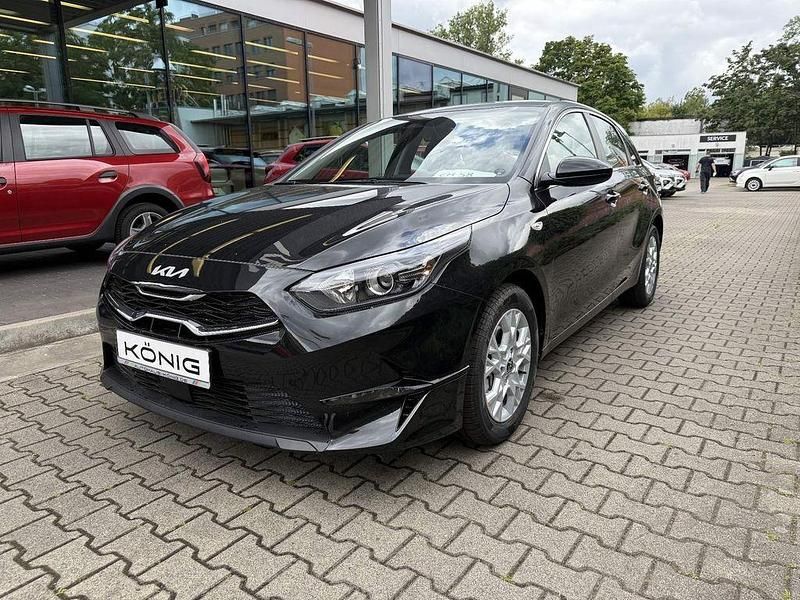 Schwarz Gebraucht 2025 Kia Ceed Vision Limousine | 24.198 € (Guter Preis) - Bild 1/4