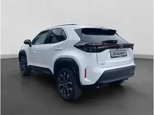 Neu Toyota Yaris Cross 130 PS (95 kW) 2026 Schwarz (schneeweiß) SUV