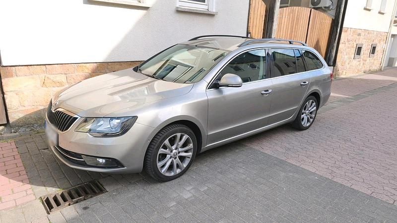 Gebraucht Skoda Superb 170 PS (125 kW) 2015 Beige Kombi
