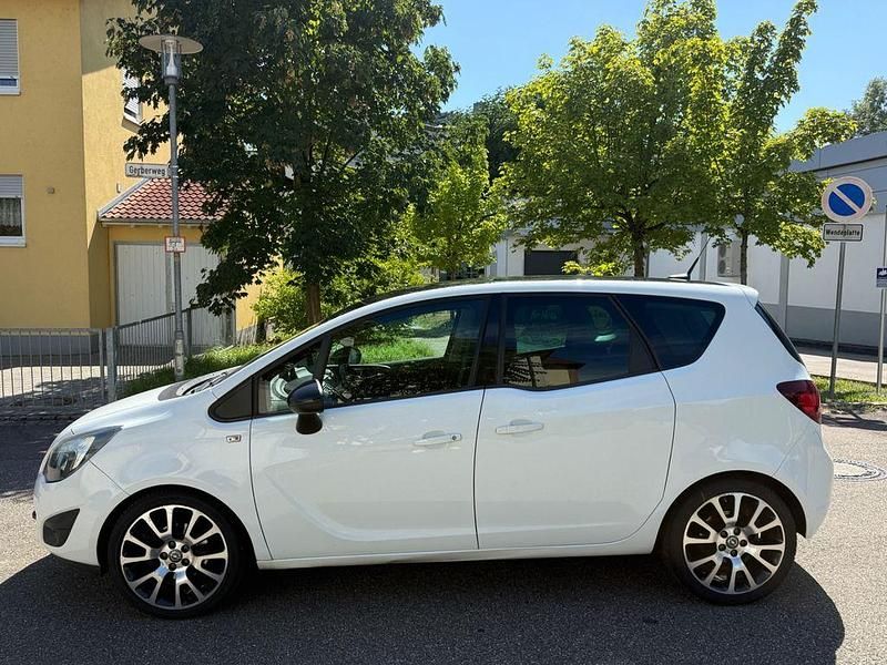 Weiß Gebraucht 2013 Opel Meriva Color Edition Van / Kleinbus | 3.799 € (Fairer Preis) - Bild 1/4
