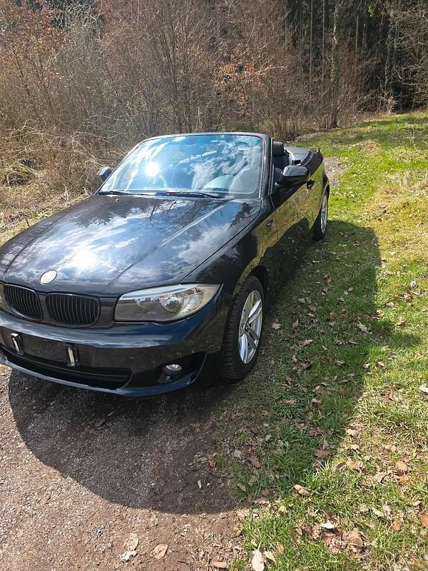 Gebraucht BMW 118 Cabriolet 143 PS (105 kW) 2011 Schwarz Cabrio