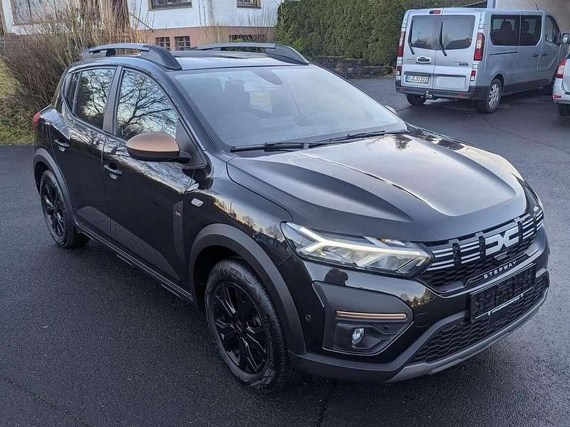 Perlmuttschwarz Gebraucht 2024 Dacia Sandero Extreme Kleinwagen | 15.990 € (Guter Preis) - Bild 1/4