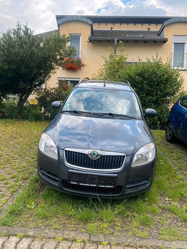 Grau Gebraucht 2008 Skoda Roomster Kombi | 4.500 € (Teuer) - Bild 1/4