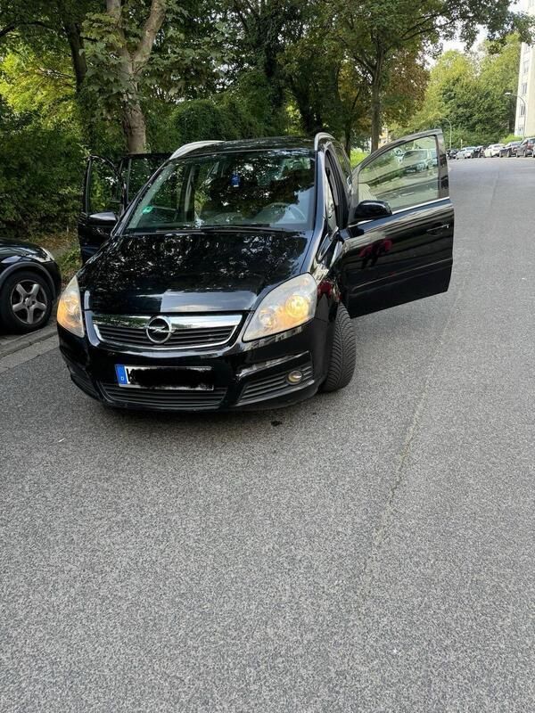 Schwarz Gebraucht 2006 Opel Zafira Van / Kleinbus | 2.000 € (Guter Preis) - Bild 1/4