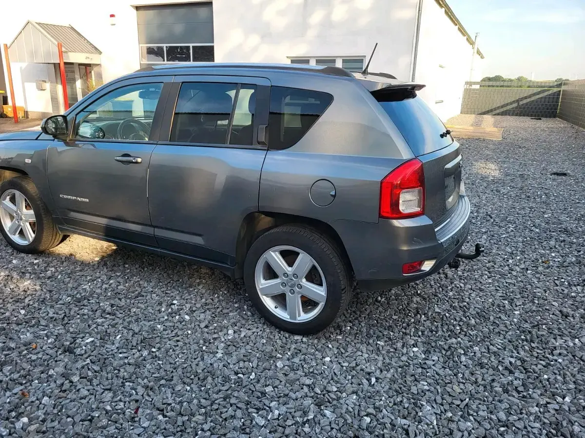 Gebraucht Jeep Compass 170 PS (125 kW) 2011 Grau SUV