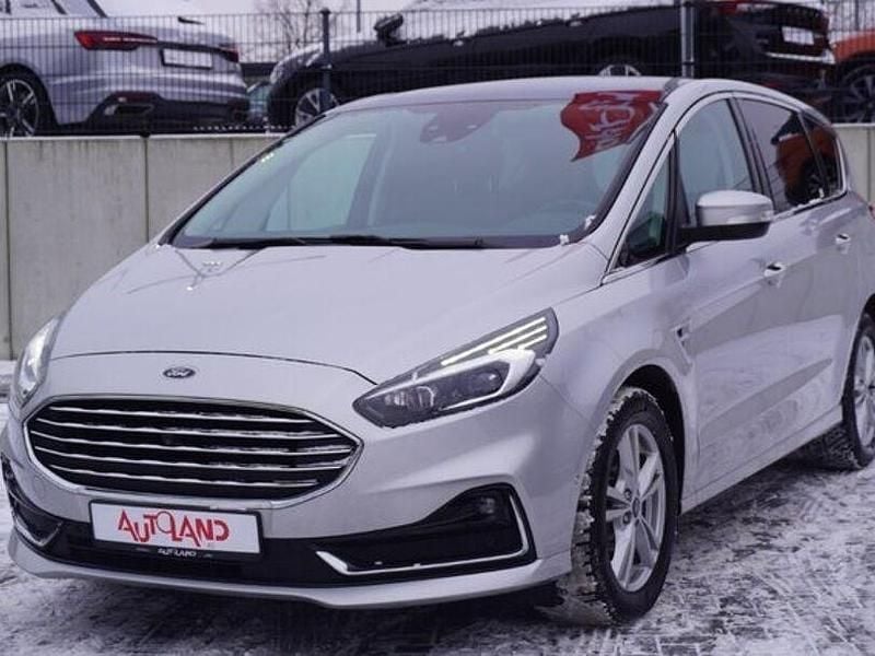 Gebraucht Ford S-MAX Titanium 190 PS (139 kW) 2019 Silber Van / Kleinbus