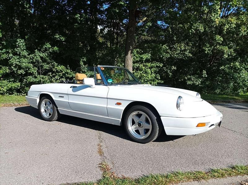 Weiß Gebraucht 1991 Alfa Romeo Spider Cabrio | 16.500 € - Bild 1/4