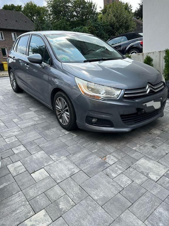 Grau Gebraucht 2010 Citroën C4 Limousine | 2.625 € (Fairer Preis) - Bild 1/4