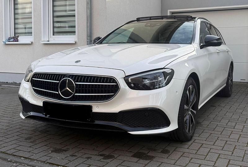 Gebraucht Mercedes E300 Night 320 PS (235 kW) 2022 Weiß Kombi