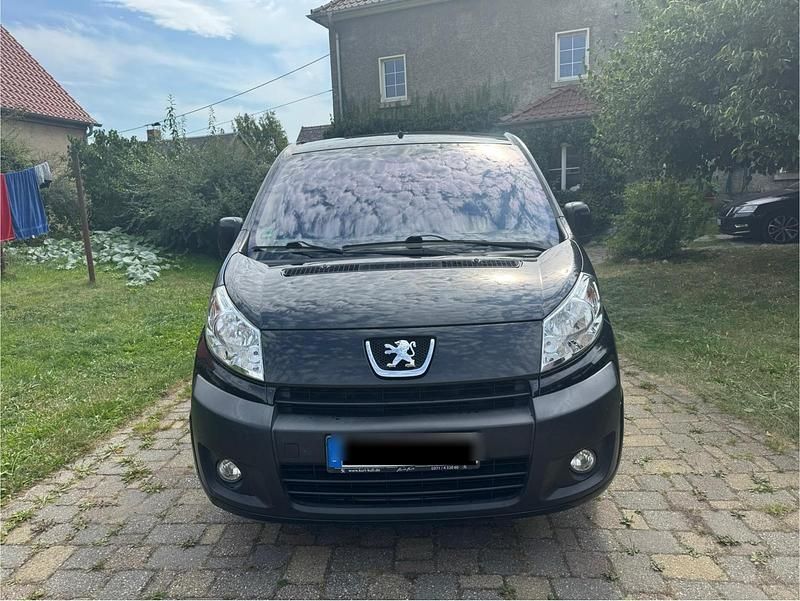 Gebraucht Peugeot TePee 136 PS (100 kW) 2012 Schwarz Van / Kleinbus