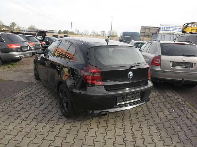 Gebraucht BMW 116 122 PS (89 kW) 2009 Schwarz Kleinwagen