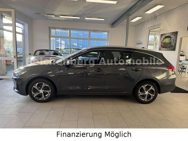 Gebraucht Hyundai i30 Select 120 PS (88 kW) 2022 Grau Kombi