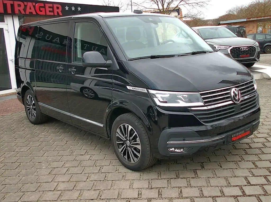 Gebraucht VW Multivan Generation Six 150 PS (110 kW) 2022 Schwarz Van / Kleinbus
