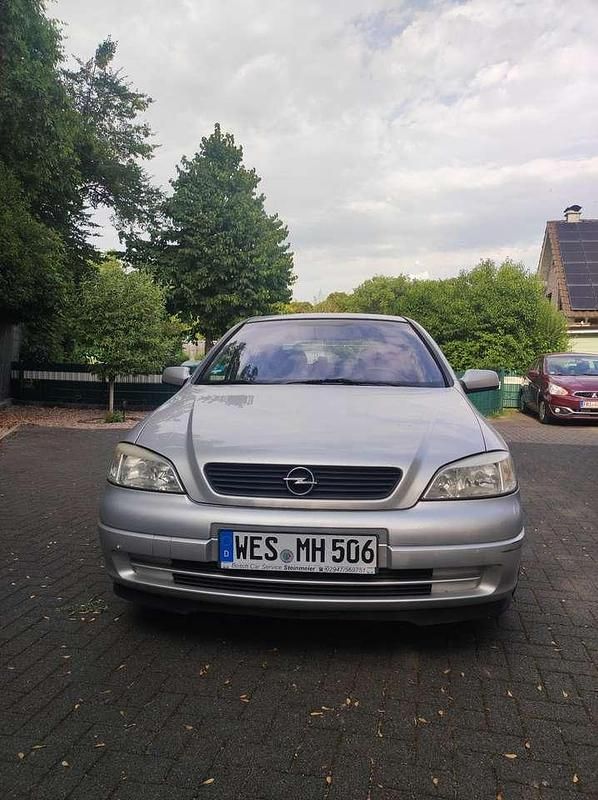 Silber Gebraucht 2001 Opel Astra Selection Limousine | 900 € (Guter Preis) - Bild 1/4