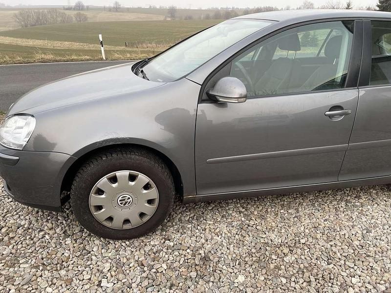Gebraucht VW Golf V 102 PS (75 kW) 2007 United grey metallic Kleinwagen