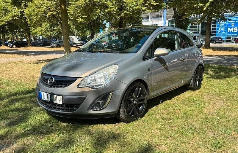 Braun Gebraucht 2012 Opel Corsa Color Edition Kleinwagen | 2.300 € (Guter Preis) - Bild 1/4