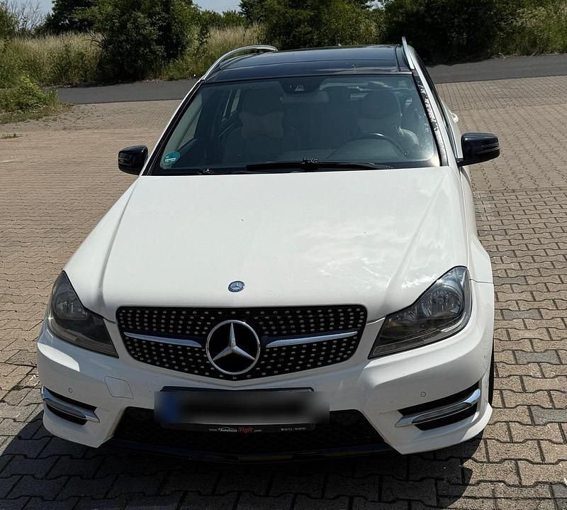 Weiß Gebraucht 2011 Mercedes C220 AMG line Kombi | 9.900 € - Bild 1/4