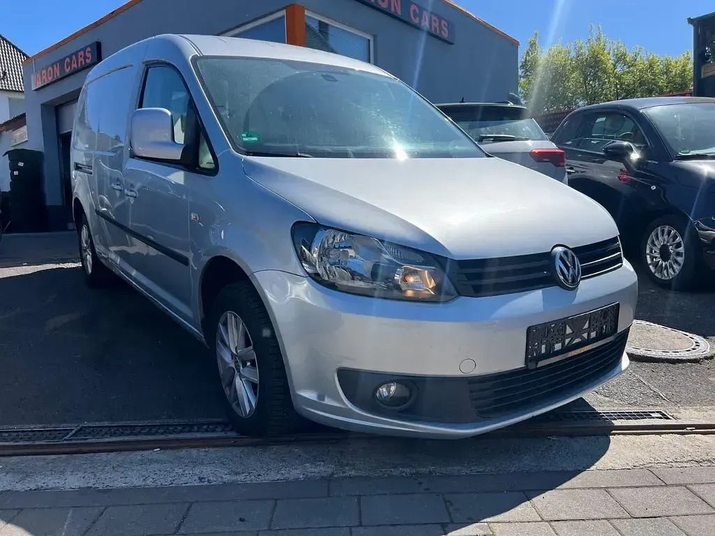 Gebraucht VW Caddy Maxi 102 PS (75 kW) 2011 Silber Van / Kleinbus