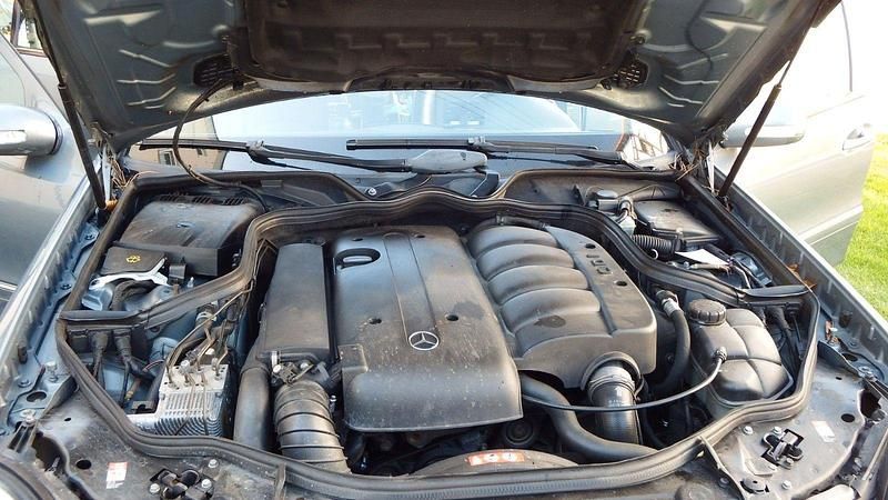 Blau Gebraucht 2004 Mercedes E220 Avantgarde Kombi | 3.510 € (Fairer Preis) - Bild 1/4