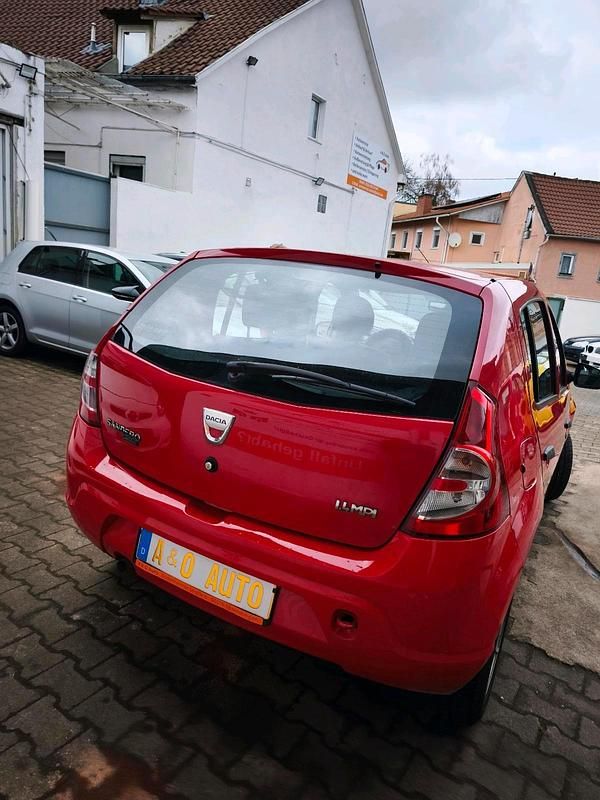 Gebraucht Dacia Sandero Basis 75 PS (55 kW) 2009 Rot Limousine