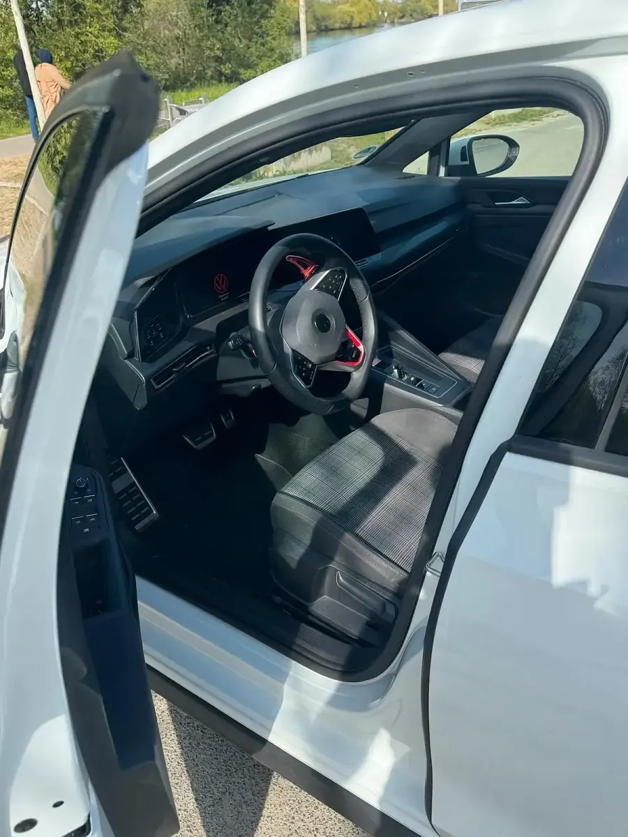 Gebraucht VW Golf VIII GTI 245 PS (180 kW) 2021 Weiß Limousine