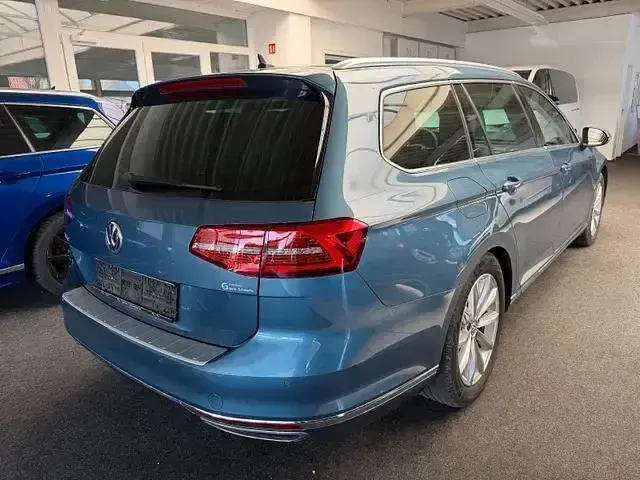 Gebraucht VW Passat Highline 220 PS (161 kW) 2017 Blau Kombi