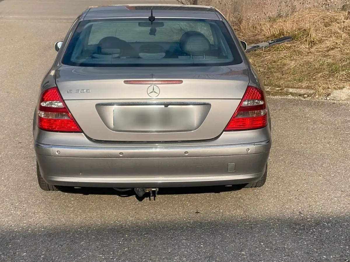 Używany Mercedes E320 Avantgarde 224 KM (164 kW) 2004 Srebrny Sedan/Limuzyna