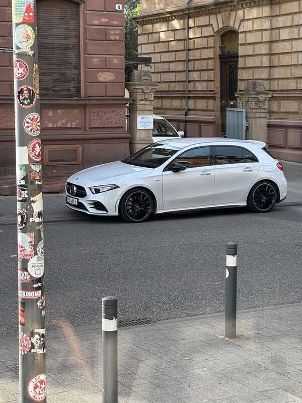 Grau Gebraucht 2021 Mercedes A35 AMG AMG Kleinwagen | 33.490 € (Guter Preis) - Bild 1/4