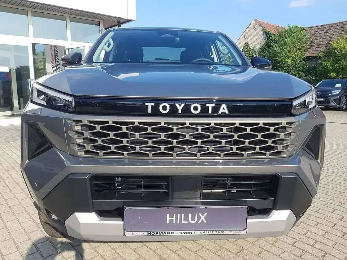 Neu Toyota HiLux Executive 204 PS (150 kW) 2026 Oxid bronze metallic Pickup
