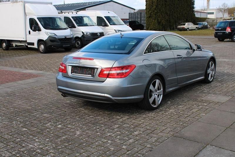 Gebraucht Mercedes E200 184 PS (135 kW) 2013 Silber Coupé