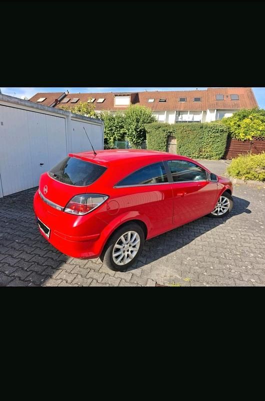Gebraucht Opel Astra 116 PS (85 kW) 2010 Rot Coupé