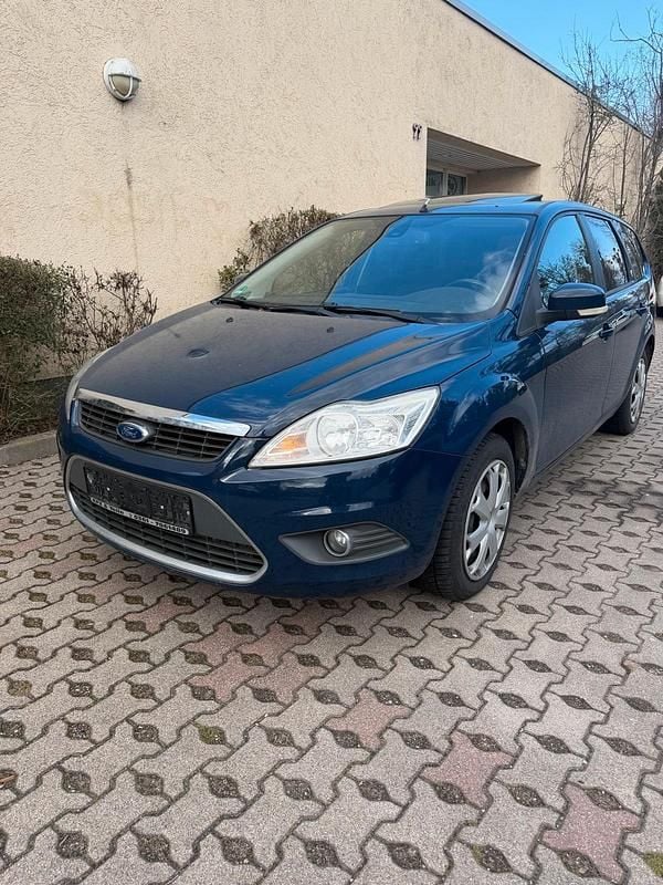 Gebraucht Ford Focus 140 PS (102 kW) 2010 Blau Kombi