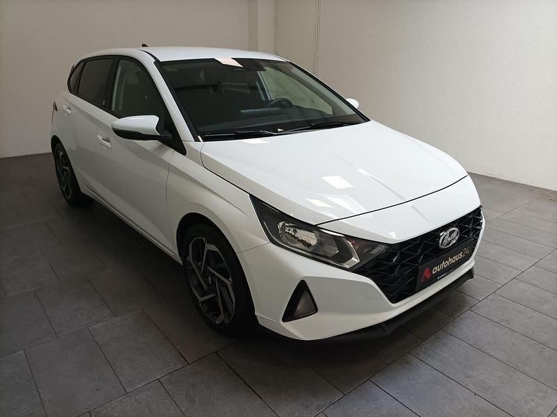 Weiß Gebraucht 2022 Hyundai i20 Limousine | 15.970 € (Fairer Preis) - Bild 1/4