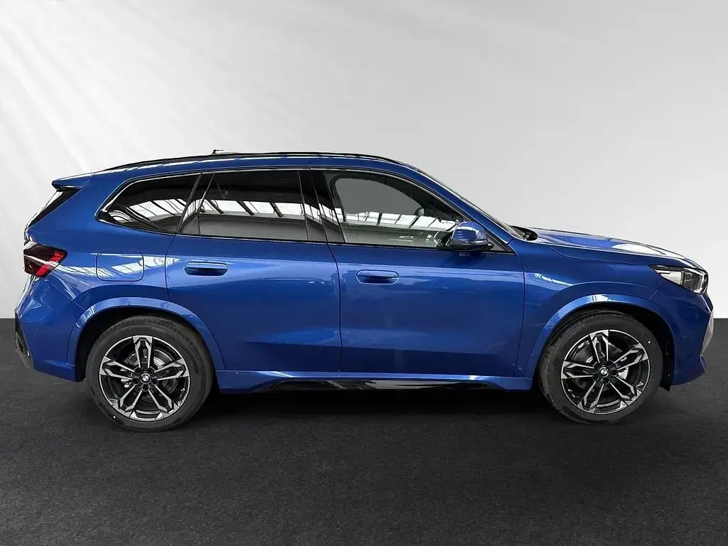 Neu BMW iX1 M Sport 150 kW (204 PS) 2026 Portimao blau metallic SUV