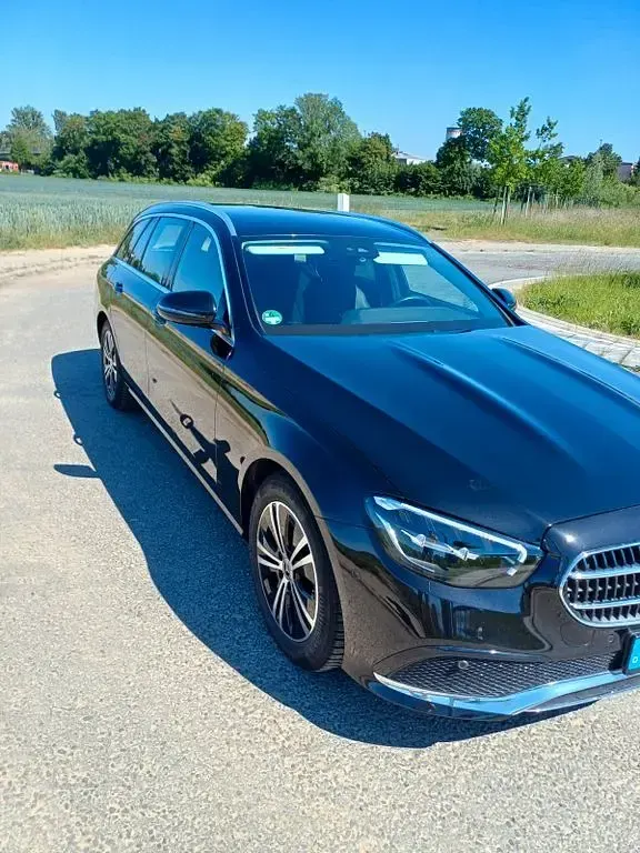 Gebraucht Mercedes E200 Avantgarde 197 PS (144 kW) 2023 Schwarz Limousine