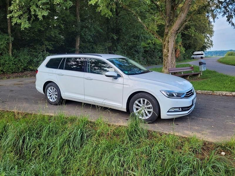 Gebraucht VW Passat 150 PS (110 kW) 2019 Weiß Kombi