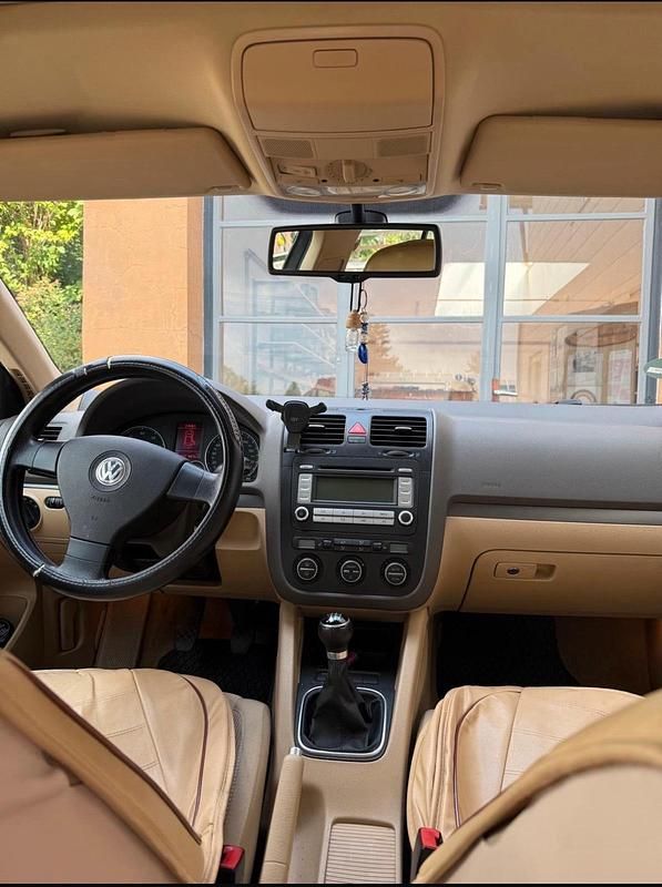 Second-hand VW Jetta 115 CP (84 kW) 2006 Berlinǎ