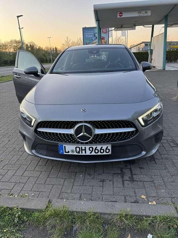 Gebraucht Mercedes A180 116 PS (85 kW) 2019 Limousine