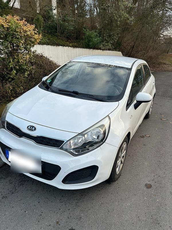 Weiß Gebraucht 2013 Kia Rio Kleinwagen | 4.200 € (Guter Preis) - Bild 1/4