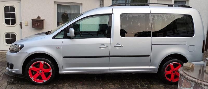 Silber Gebraucht 2011 VW Caddy Maxi Van / Kleinbus | 12.450 € - Bild 1/4