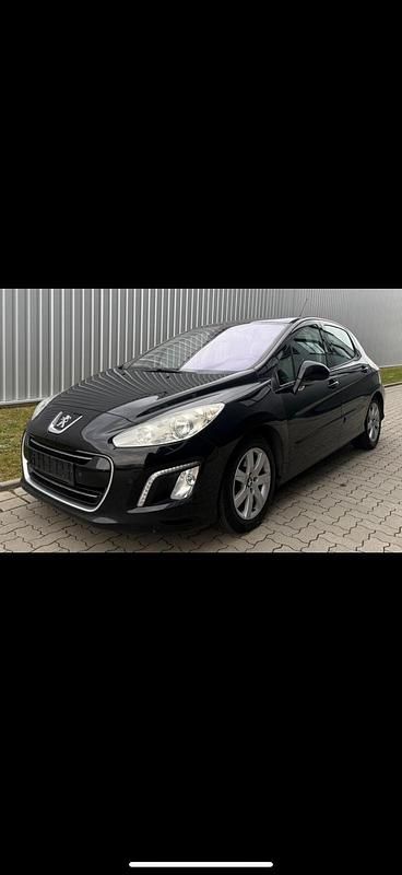 Gebraucht Peugeot 308 112 PS (82 kW) 2013 Schwarz Kleinwagen