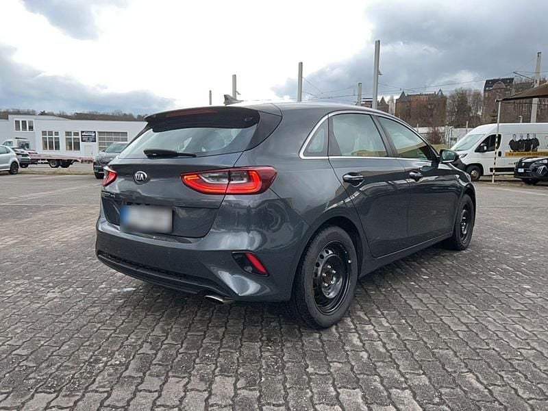 Gebraucht Kia Ceed Vision 140 PS (102 kW) 2019 Grau Kleinwagen
