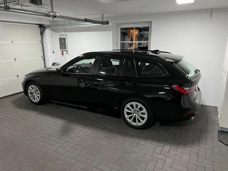 Gebraucht BMW 320e 190 PS (139 kW) 2021 Schwarz Kombi