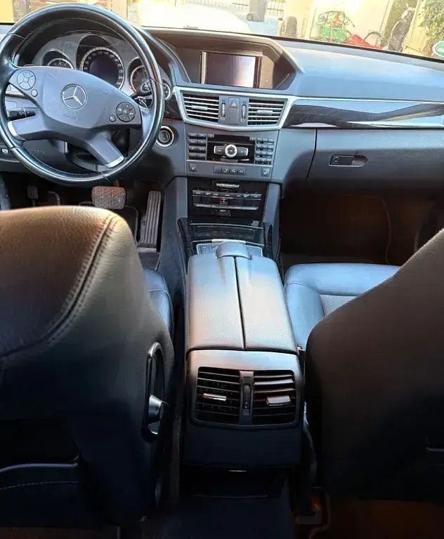 Gebraucht Mercedes E220 Avantgarde 170 PS (125 kW) 2011 Grau Limousine