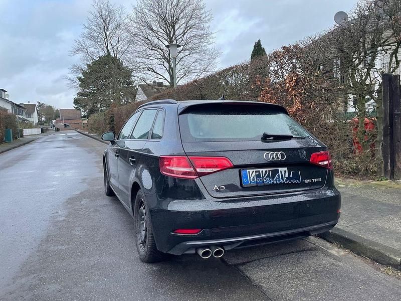 Gebraucht Audi A3 Black Edition 150 PS (110 kW) 2019 Schwarz Limousine