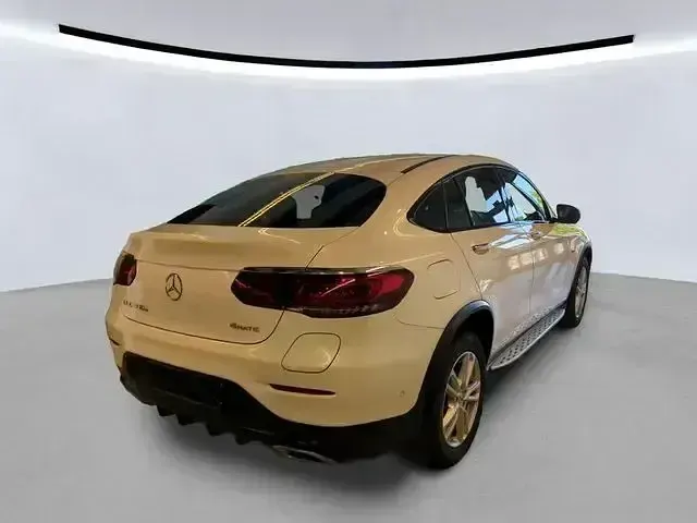 Gebraucht Mercedes GLC300e AMG 320 PS (235 kW) 2021 Weiß SUV