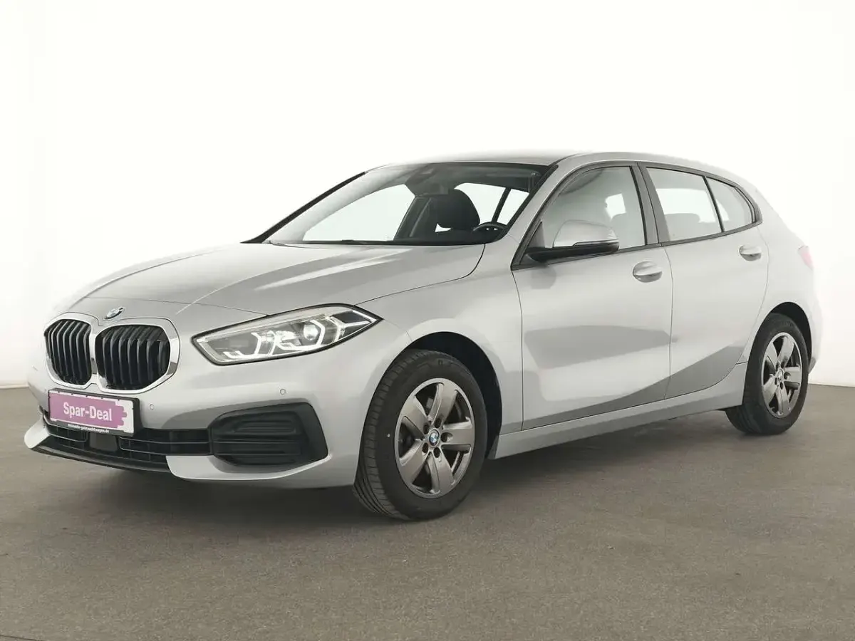 Gebraucht BMW 118 Advantage 150 PS (110 kW) 2021 Glaciersilber Limousine