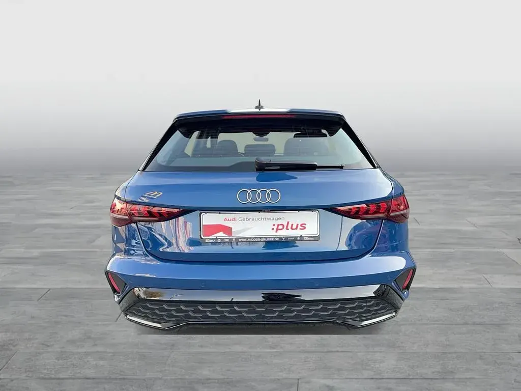 Second-hand Audi A3 S-Line 204 CP (150 kW) 2025 Albastru Berlinǎ