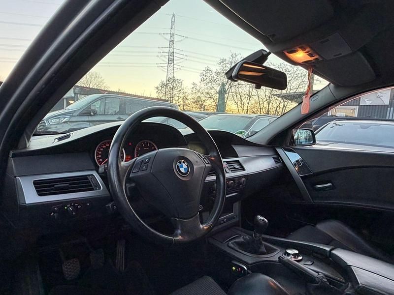 Gebraucht BMW 520 Sport Line 170 PS (125 kW) 2004 Silber Limousine