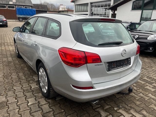 Gebraucht Opel Astra Edition 140 PS (102 kW) 2012 Silber Kombi